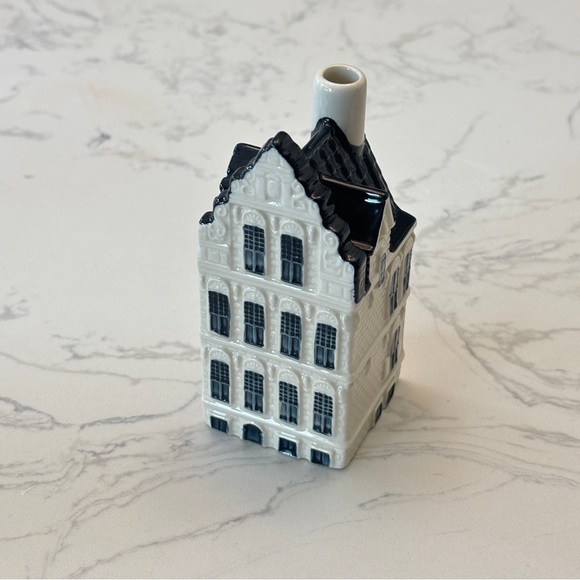 KLM #81 Blue Delft House by BOLS - Picture 1 of 6